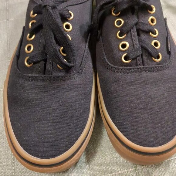 Vans Unisex Black Low Top Shoes with Gold Eyelet - Size 9.5 M, 11 W - Picture 4 of 5